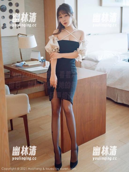 HuaYang花漾 - 看着Angela小热巴的图包，旗袍加身，她的每一个姿态都像在轻声细语。