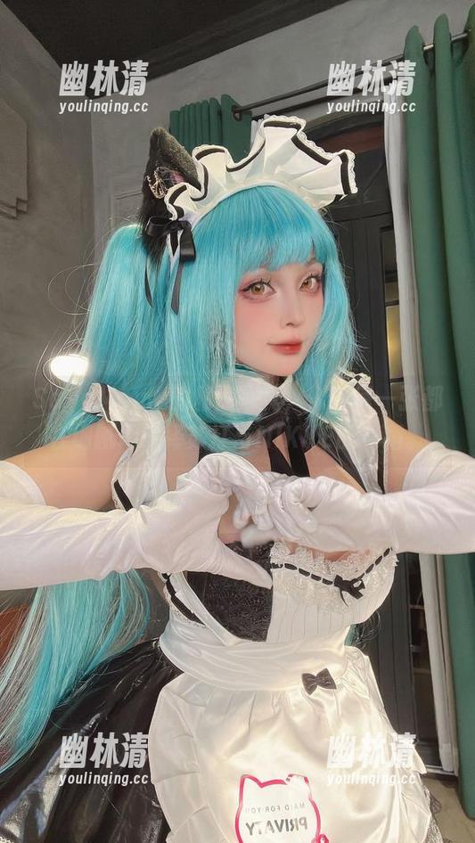 SayoMomo的私房写真，似乎每一张都在细腻地演绎苏打与NIKKE的舞蹈。