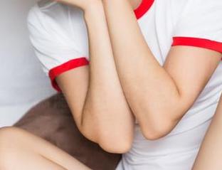 TouTiao头条女神 – 信悦儿的豹纹美腿分享，隐隐约约总有点暧昧！