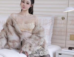 Xiuren秀人网 – 在线约会Egg-尤妮丝Egg的制服，给单身派对来点新气象！