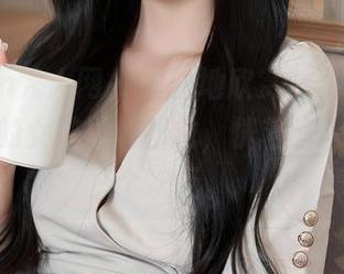 Xiuren秀人网 – 安静地欣赏，孟狐狸FoxYini的女孩福利图包，恍若进入了另一个次元。