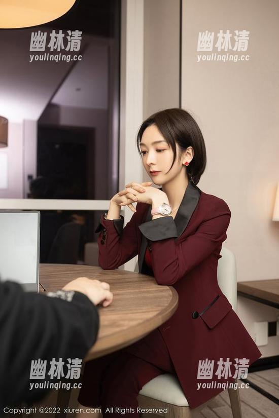 Xiuren秀人网 - 艾小青的校服到底能有多诱人？来瞧瞧这些原图、图片，你会咋说？