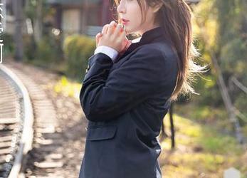 YouMi尤蜜荟 – 拿周大萌的图包做代言，礼服美得让人开始怀疑人生