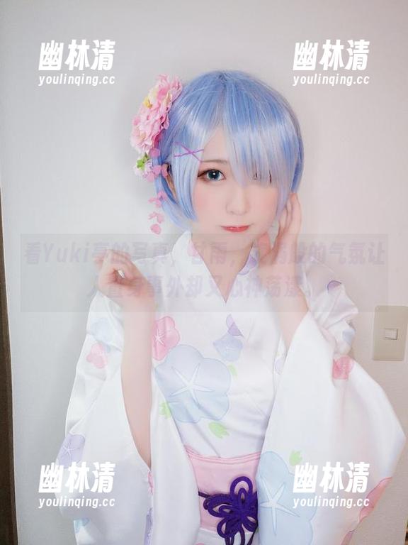 看Yuki亭的写真，甘雨，旋涡般的气氛让人置身事外却又心神荡漾。