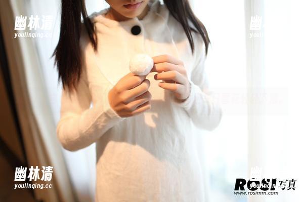rosi - 白色纱裙飘飘,恋恋的圣诞美图像是冬日雪花轻轻下落。 rosi - 白色纱裙飘飘,恋恋的圣诞美图像是冬日雪花轻轻下落。