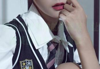 丽柜 – 说说甜甜和她的高跟鞋，让无圣光的美图也有几分重要！