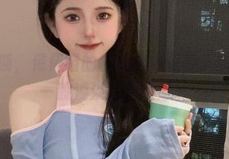 美图不断，倦倦喵的白睡衣像是春天的冷静，一股淡淡的懒散感。