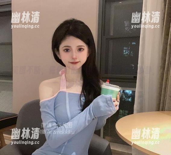 美图不断，倦倦喵的白睡衣像是春天的冷静，一股淡淡的懒散感。