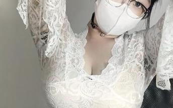 微密圈 – 黑色丁字裤套图：可爱的肉巴的身材好得让人想说，每条裤子都在施展魔法…只不知魔法耗不耗材呀。