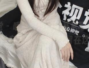 小众视觉 – 哦，玲玲的比基尼写真真有意思！有没有人跟我一样停留在这一张？