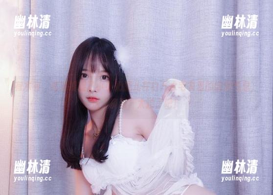 有木有，高清捕捉了小小奶瓶儿在白开水毛衣里的慵懒气息，这“资源”太顶了吧！