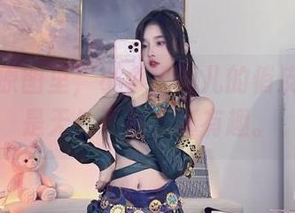 海边的原图里，小小奶瓶儿的俏皮感还真是无处不在，真有趣。