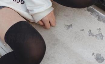 少女秩序 – 看乐栀的最新“奶牛”套图，我怀疑她和奶牛有未解之缘。