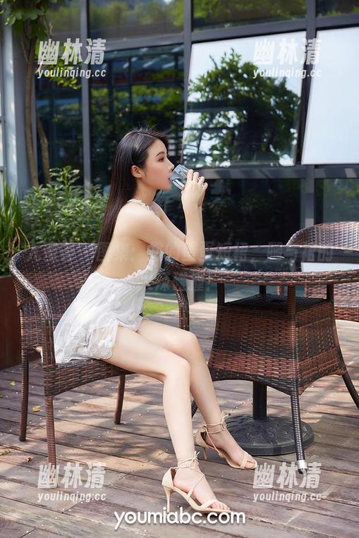 尤蜜荟 - 图集:您的蛋蛋短裙,腿与裙的火辣碰撞! 尤蜜荟 - 图集:您的蛋蛋短裙,腿与裙的火辣碰撞!