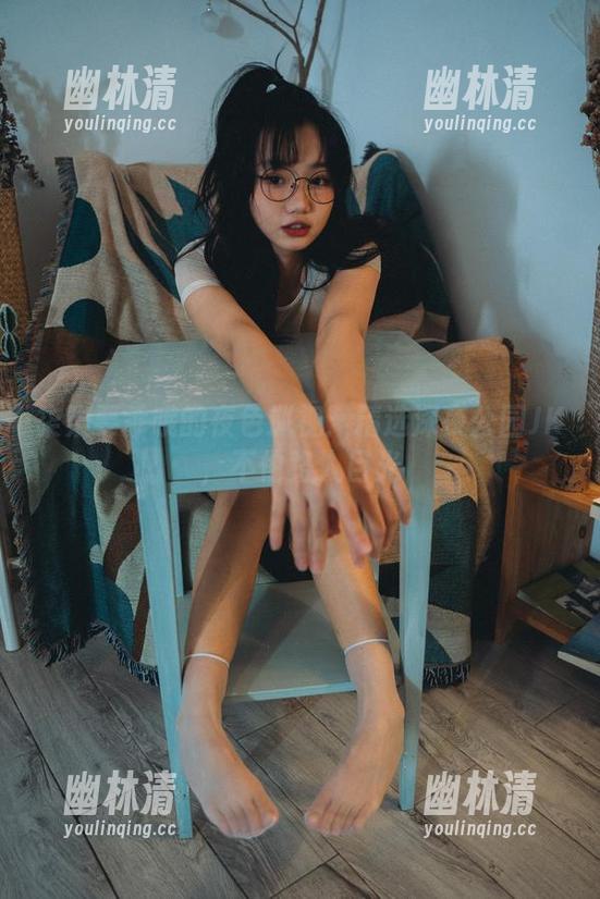 柒柒要乖哦的夜色巡视:精选深夜公园JK,不怕路人目光 柒柒要乖哦的夜色巡视:精选深夜公园JK,不怕路人目光