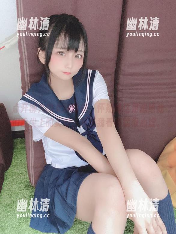 点开柳丸的女仆图集，怀疑她这是想给我们舌尖上的美好，反正我看着就很心虚。
