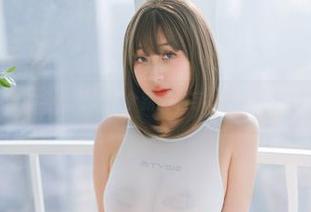 不如给浅安安的全套写真起个新的名字，叫‘翠雀媚的调皮’？