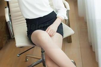 爱蜜社 – Angela小热巴红裙全套图集，今天的我像风中飘荡的红色小花…
