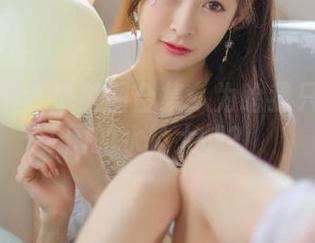 王羽杉的泳池美图合集：为啥我只记得周围的水枪大战？
