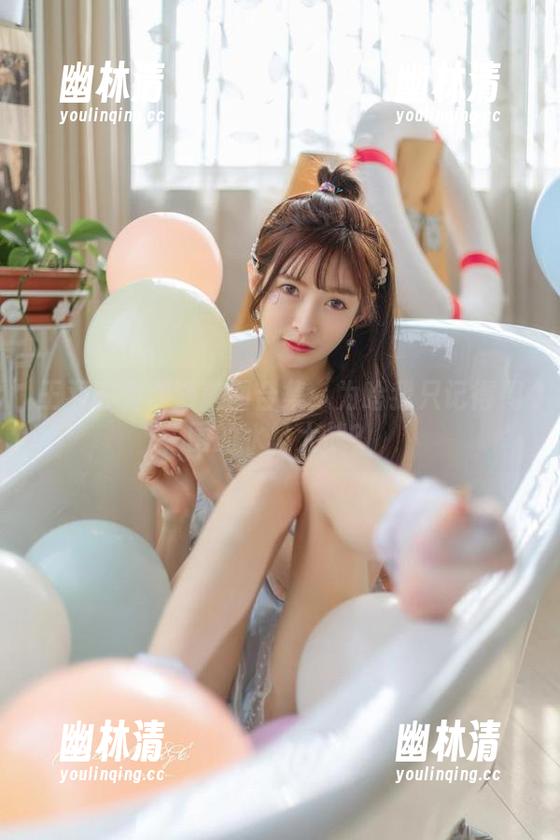 王羽杉的泳池美图合集:为啥我只记得周围的水枪大战? 王羽杉的泳池美图合集:为啥我只记得周围的水枪大战?