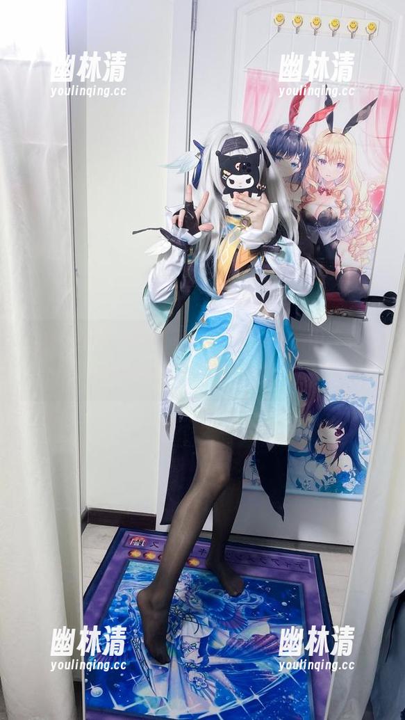 白栎Shirly的定制写真没得说,但“朽叶千咲”的意境我还是得慢慢消化一下。 白栎Shirly的定制写真没得说,但“朽叶千咲”的意境我还是得慢慢消化一下。