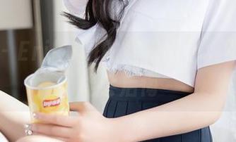 秀人网 – Erikaki的红裙图包，不下载可能会后悔