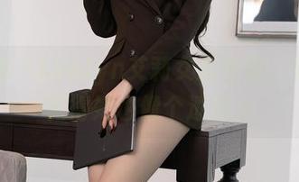 秀人网 – Evelyn艾莉女友合集：有没有觉得她也像个透明人