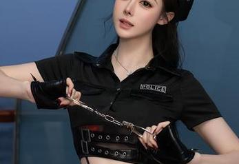 秀人网 – 一条牛仔裤，九月生的最新图包带你嗨翻天！