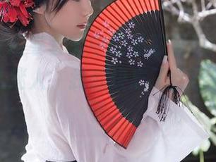 秀人网 – 内衣套图中的孟狐狸FoxYini，细节那么迷人，我都快忘了自己在做什么了。