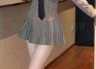 秀人网 – 果果Nikki的校服写真，墙壁都想一起穿上这件。