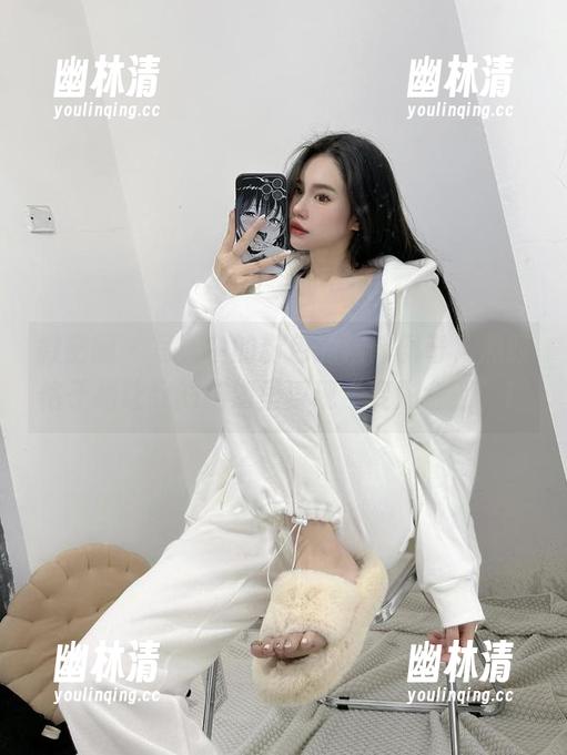 微密圈 - 写真中的粉色的猪陈佩奇,黑胶格子裙让我的脑海里浮现“变形金刚”! 微密圈 - 写真中的粉色的猪陈佩奇,黑胶格子裙让我的脑海里浮现“变形金刚”!
