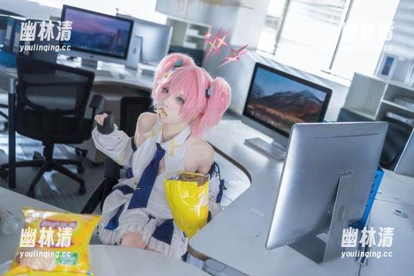 老实说,这组美图里,纸悦Etsu_ko的“厨娘”造型取得满分! 老实说,这组美图里,纸悦Etsu_ko的“厨娘”造型取得满分!