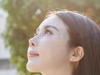 蜜桃社 – 白裙与陆萱萱Cecilia：全套写真，透露一点点心事。