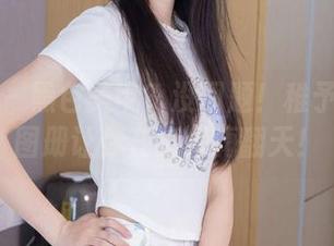 袜啵啵 – 黑色美甲？没问题！稚予的免费图册让你在指尖嗨翻天！