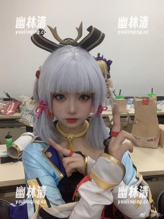 黑白二色,许枳cos的图集,活像一部黑默默拍脸的电影 黑白二色,许枳cos的图集,活像一部黑默默拍脸的电影