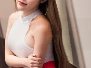 语画界 – 深陷浴缸里的小热巴，她的写真让人欲罢不能