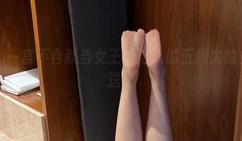 微密圈 – 一言不合就当女王！迷人的五姨太的免费图集送上
