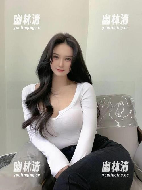 微密圈 - 吊带——是你我之间的小暗示，当然得从陈大小姐的原图看起。