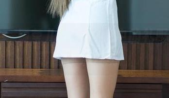 青豆客 – 颖莹儿YY，图包中的礼服像是在等着你来发现！