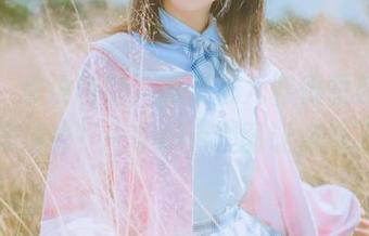 是的，你没听错，面饼仙儿和德丽莎婚纱的完美结合！一组cos套图让你恍了神。