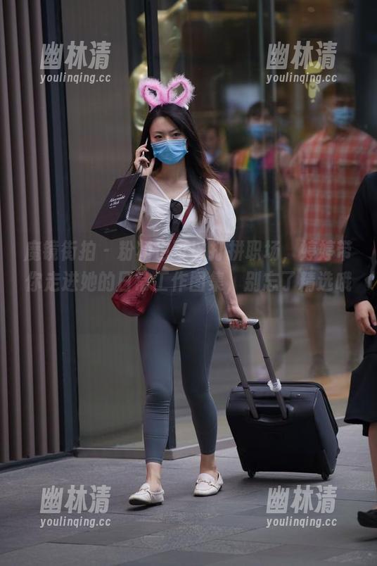 魔镜街拍 - 粉裙也可以打拼职场，婷婷带你走进她的日常工作图集，别忘了精选哦！