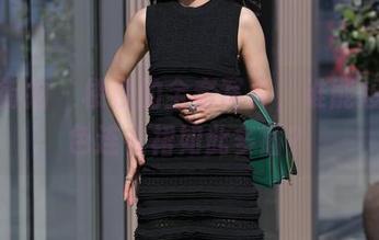 魔镜街拍 – 楼楼的全套写真，谁能想到白色连衣裙如此多面？