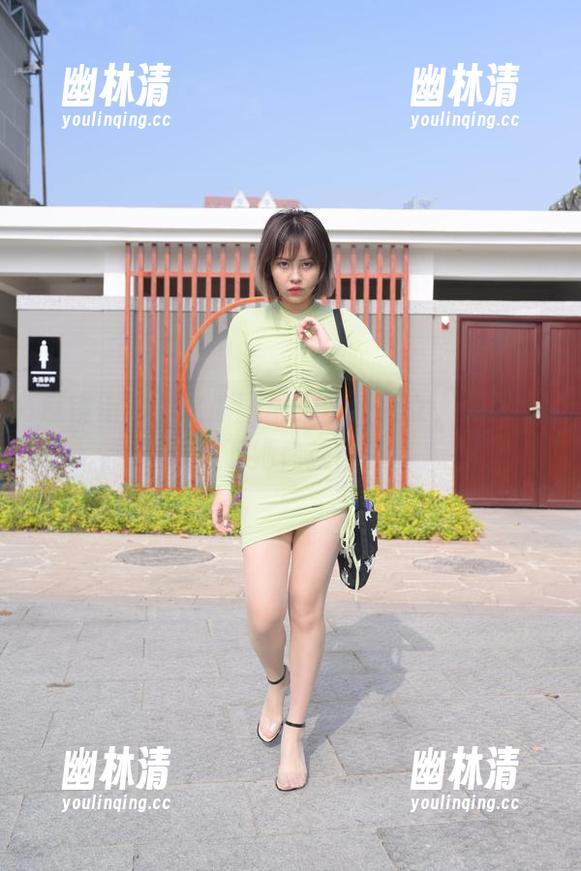 魔镜街拍:这原图里的气质美女,果然是:拍下她你就赢了。 魔镜街拍:这原图里的气质美女,果然是:拍下她你就赢了。